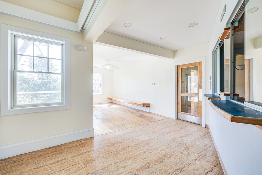 More Photos Of 204 Main St, Orleans Medical For Sale