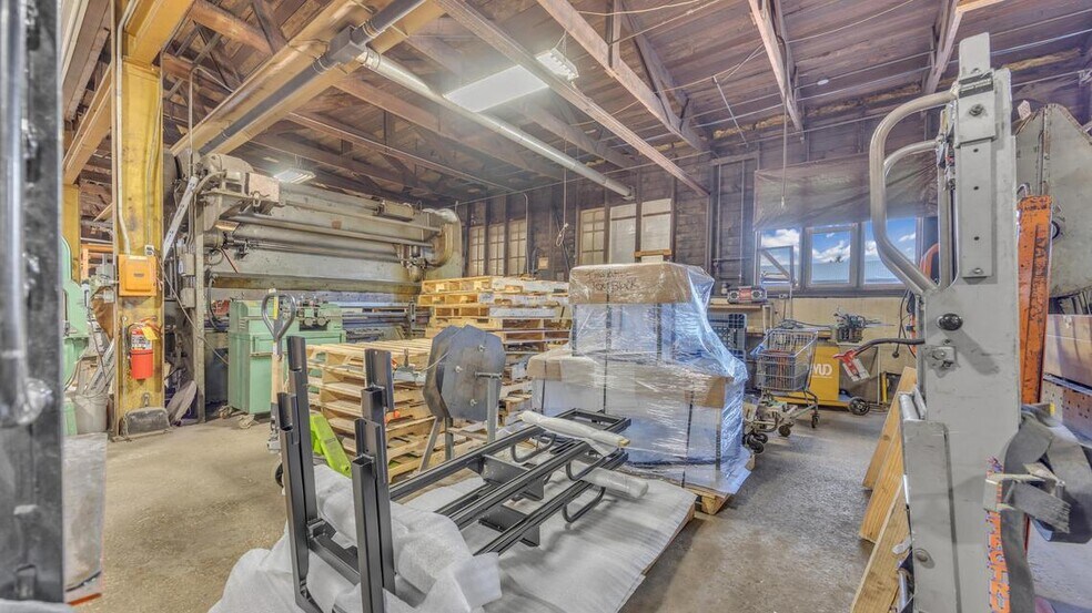 More Photos Of 310 S 10th St, Oostburg Manufacturing For Sale