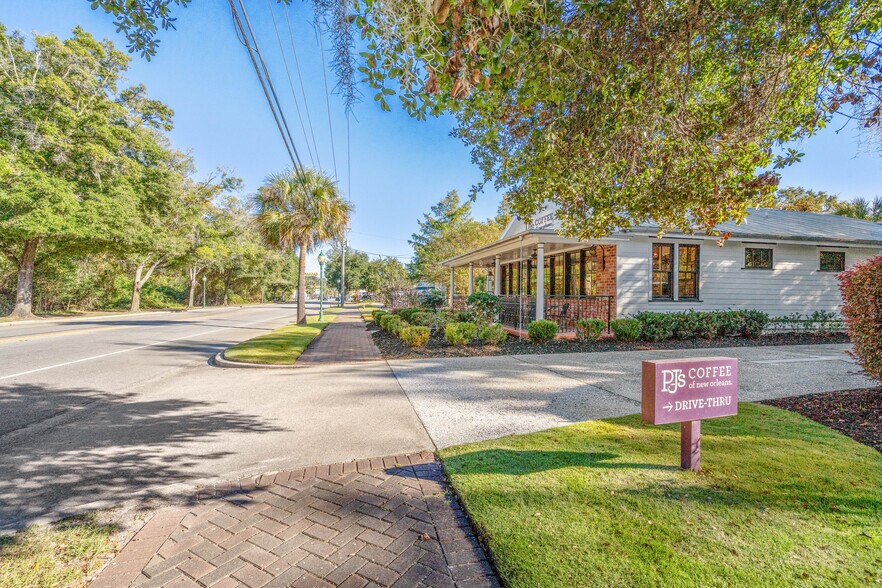 More Photos Of 8026 E Main St, Ridgeland General Retail For Sale