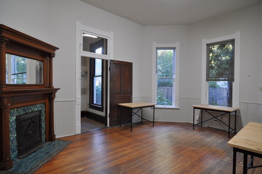 More Photos Of 1000 E Cesar Chavez St, Austin Loft Creative Space For Lease