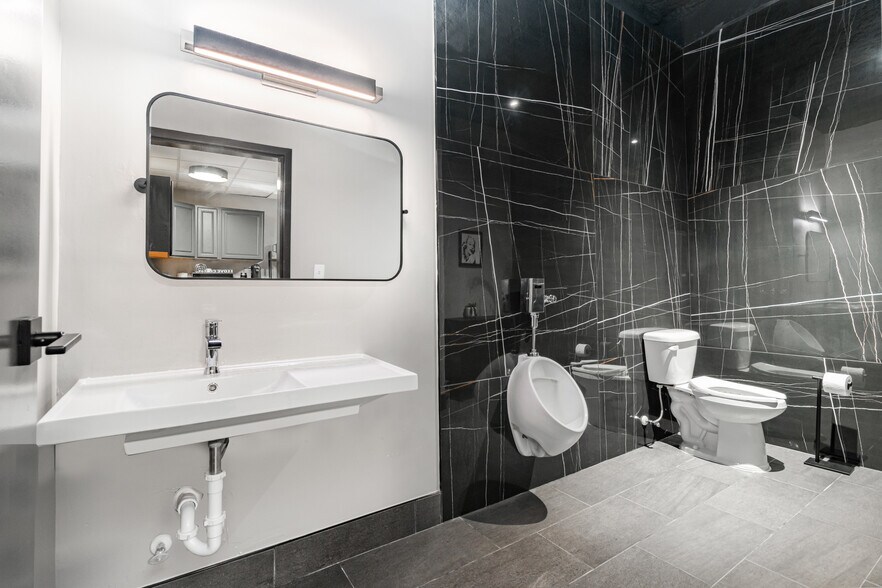 More Photos Of 1917 S Harbor City Blvd, Melbourne Office For Sale