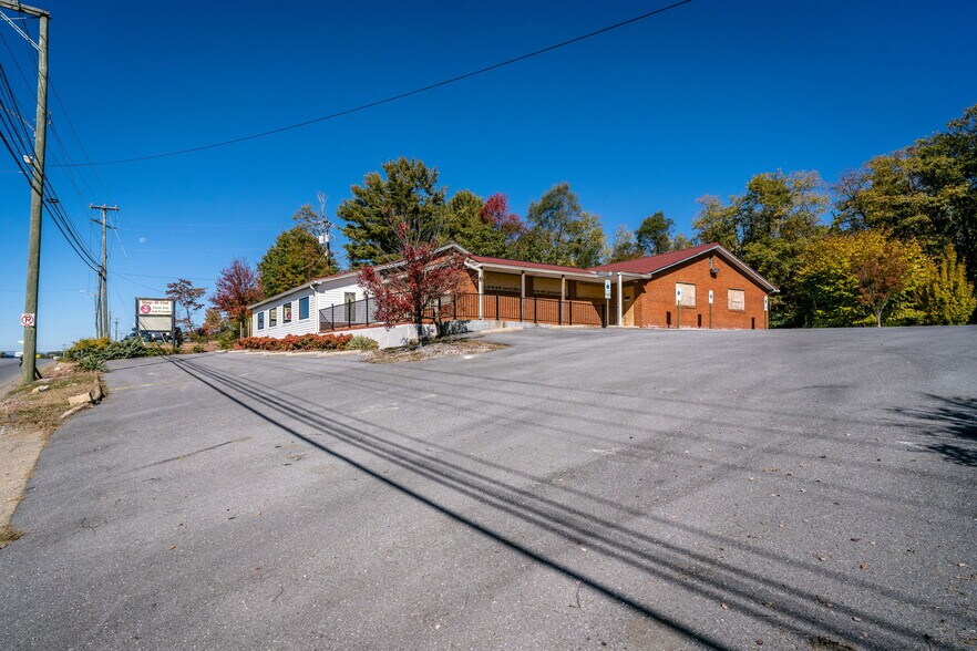 More Photos Of 2323 W Main St, Waynesboro General Retail For Sale