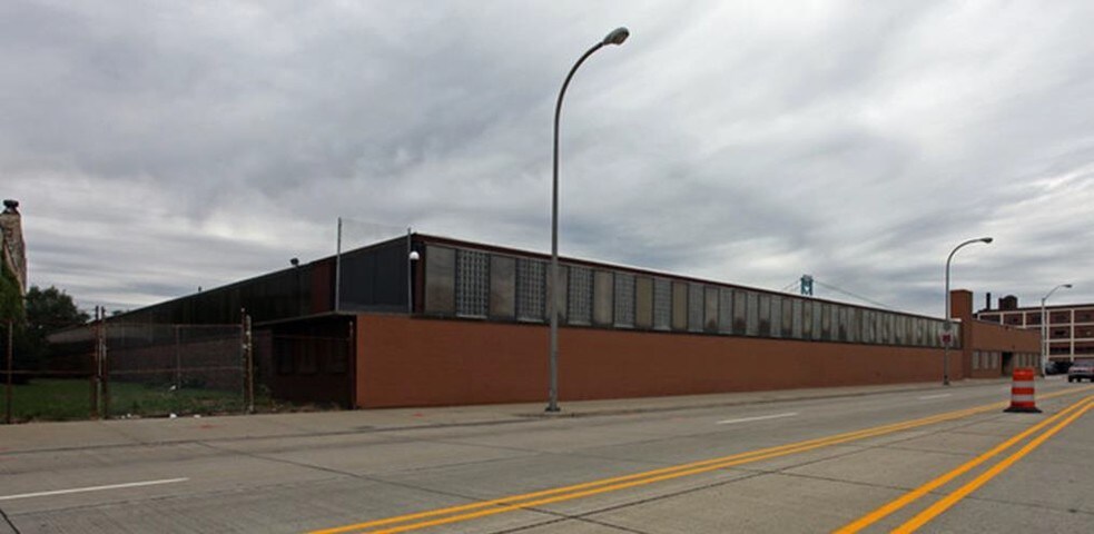 More Photos Of 2121-2225 W Fort St, Detroit Warehouse For Lease