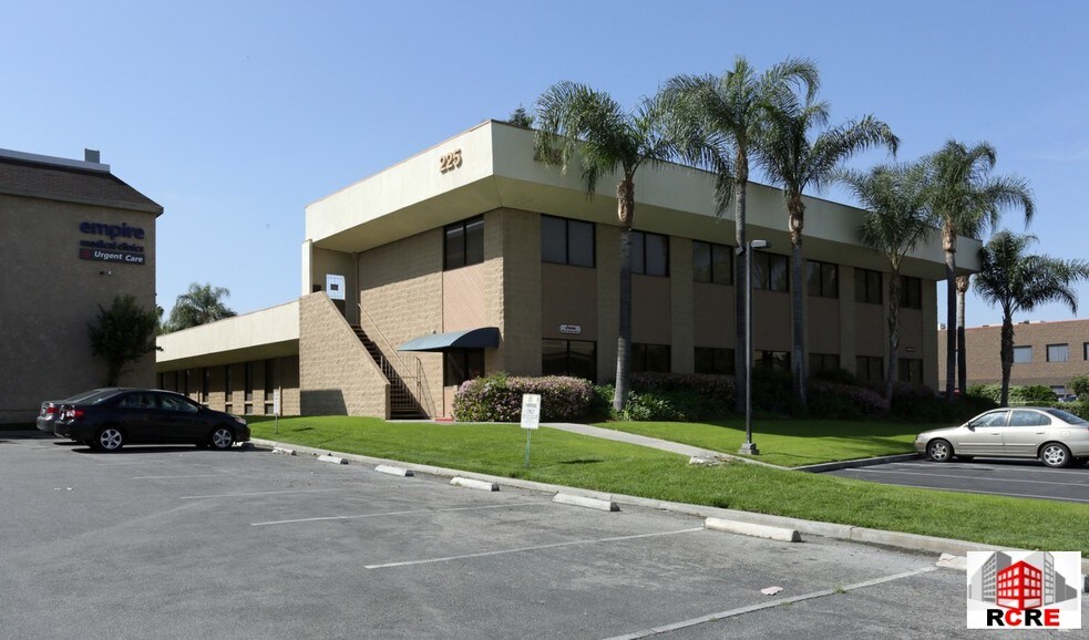 More Photos Of 225 E Airport Dr, San Bernardino Medical For Lease