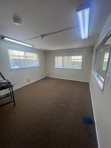 More Photos Of 3840 Bayshore Blvd, Brisbane Service For Lease