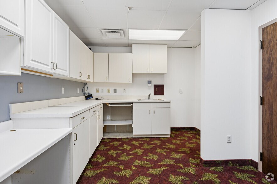 More Photos Of 1080 Caroline Dr, Washington Medical For Sale