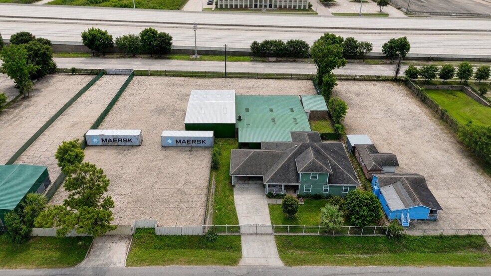 More Photos Of 9024 Eastex Fwy, Houston Auto Repair For Sale