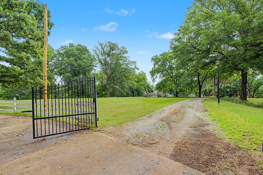 More Photos Of 118 Hwy 309 S, Byhalia Lodge Meeting Hall For Sale