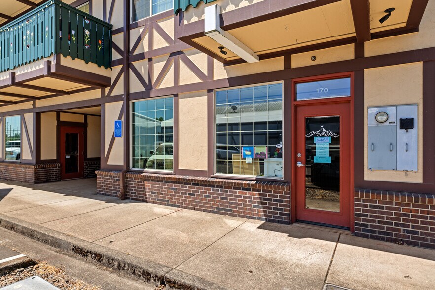 More Photos Of 190 E Charles St, Mount Angel Storefront Retail Office For Sale