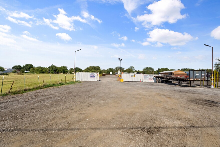 More Photos Of 1241 Narrow Ln, Red Oak Land For Sale