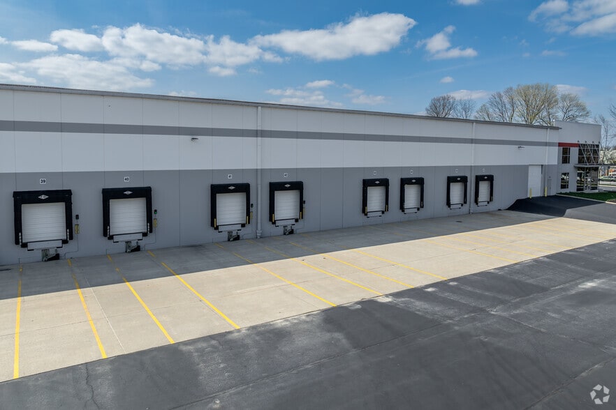 More Photos Of 5920 Green Pointe Dr S, Groveport Warehouse For Lease