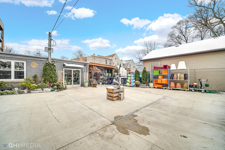 More Photos Of 2312 W Touhy Ave, Chicago General Retail For Sale