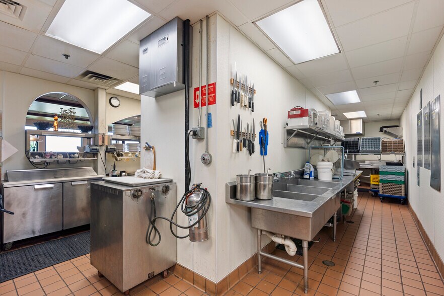 More Photos Of 824 Paul Bunyan, Bemidji Restaurant For Sale