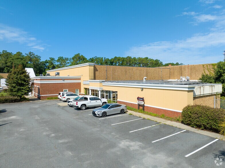 More Photos Of 4702-4708 Capital Cir NW, Tallahassee Manufacturing For Sale