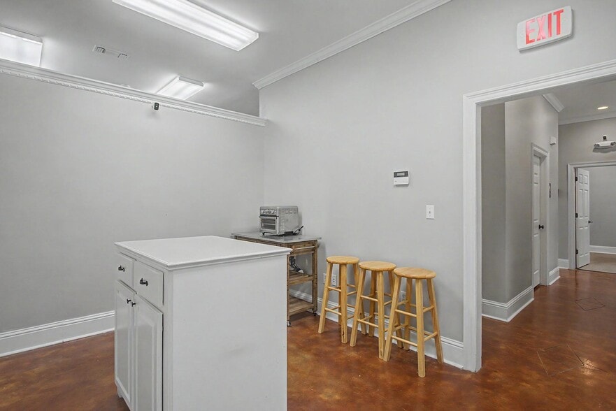 More Photos Of 3506 Washington Ave, Gulfport Office For Lease