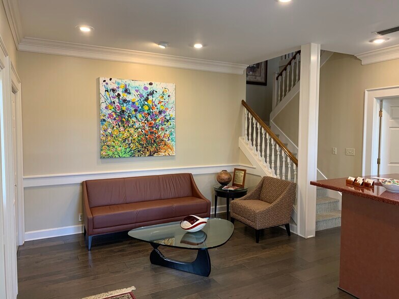 More Photos Of 102-106 NW 2nd Ave, Gainesville Office For Lease