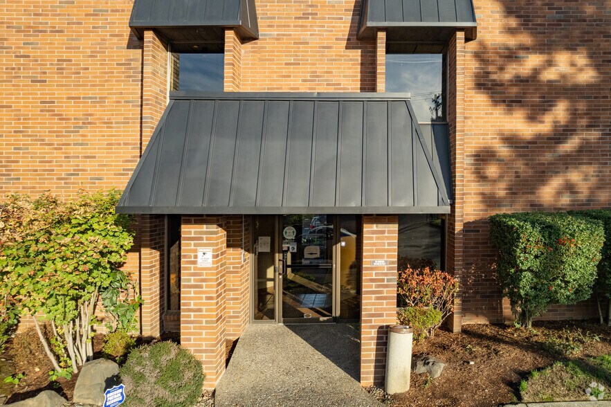 More Photos Of 8401 NE Halsey St, Portland Medical For Lease