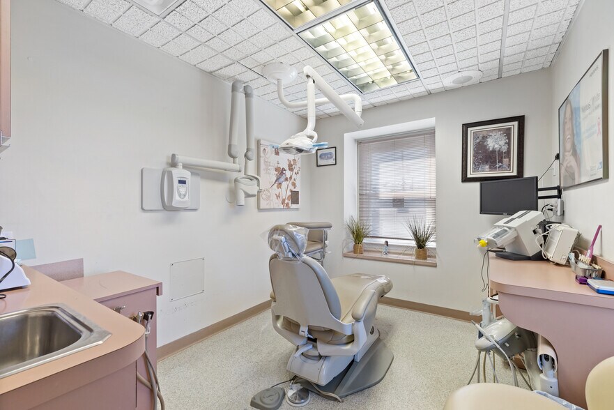 More Photos Of 9 Leonardville Rd, Middletown Medical For Lease