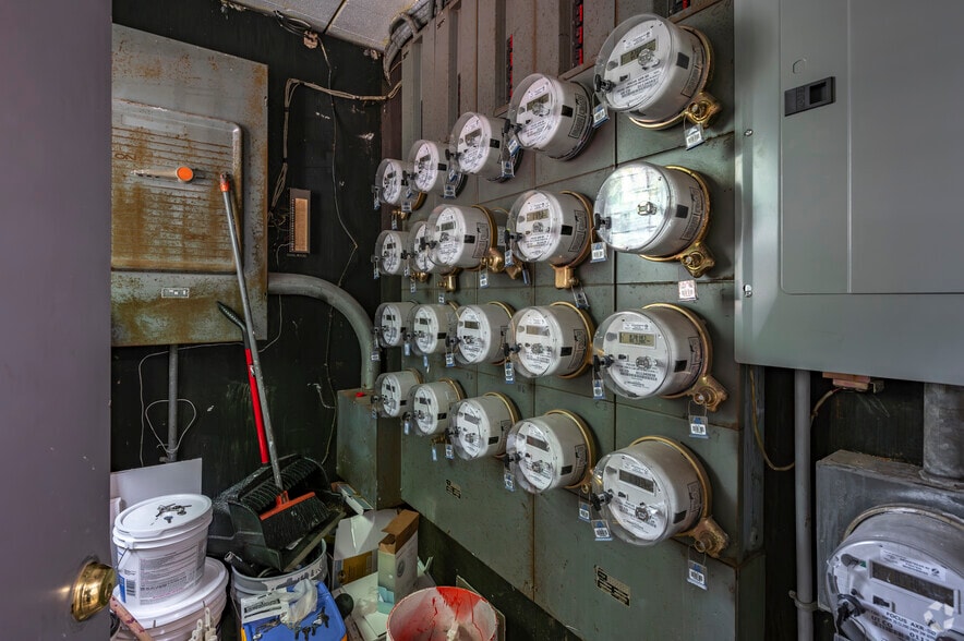 More Photos Of 191 Oak St, Bridgeport Apartments For Sale