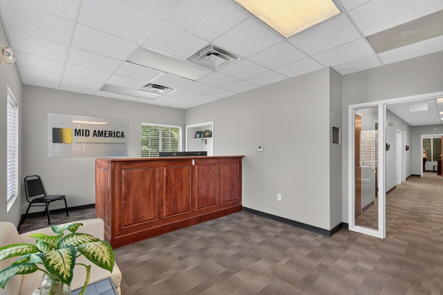 More Photos Of 1567 W Diane St, Ozark Office For Sale
