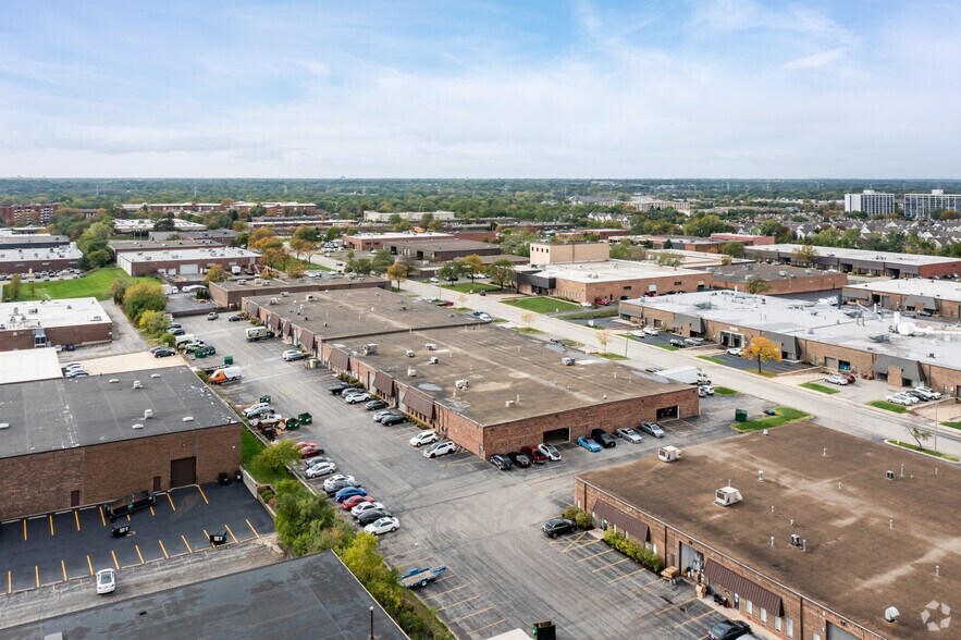 More Photos Of 201-235 Eisenhower Ln S, Lombard Warehouse For Lease