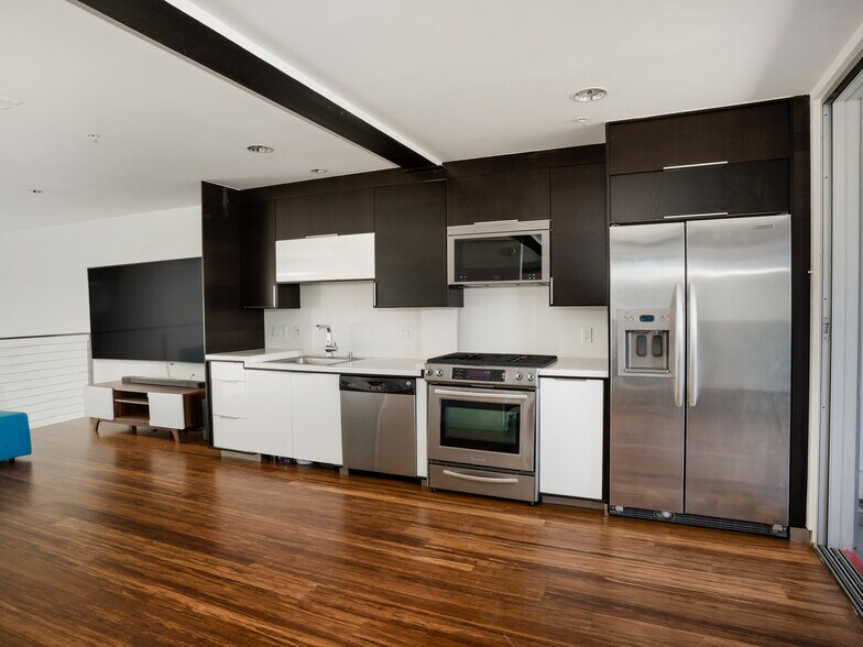More Photos Of 215-237 California St, El Segundo Loft Creative Space For Sale