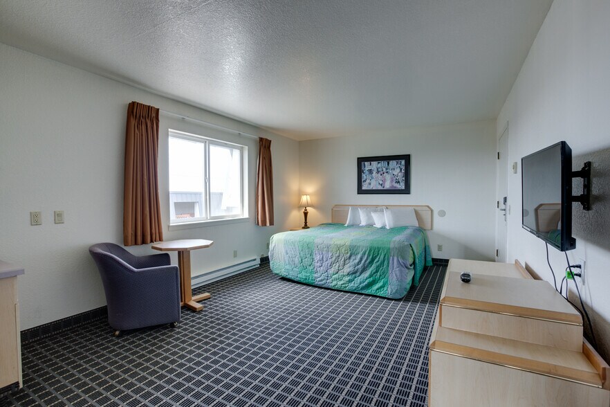 More Photos Of 101 NW 11th Ave, Rockaway Beach Hotel For Sale