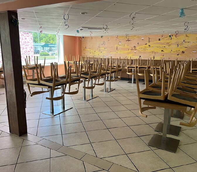 More Photos Of 1710 Oak Tree Rd, Edison Freestanding For Lease