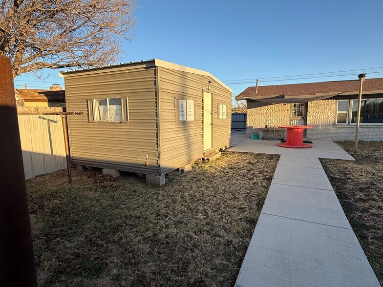 More Photos Of 2404 Oakwood Dr, Odessa Storefront For Sale