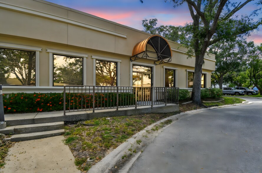 More Photos Of 10901 Danka Cir N, Saint Petersburg Office For Sale