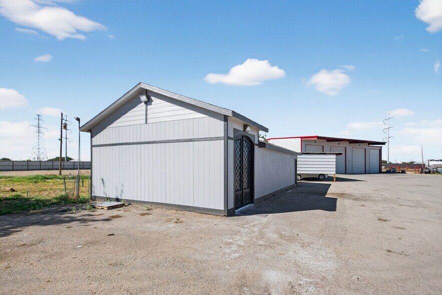 More Photos Of 11010 W Joan Dr, Odessa Warehouse For Sale