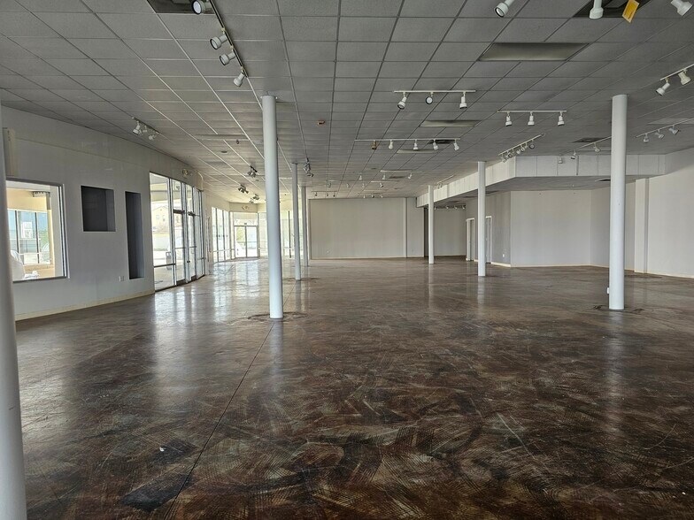 More Photos Of 20425 Katy Fwy, Katy Unknown For Lease