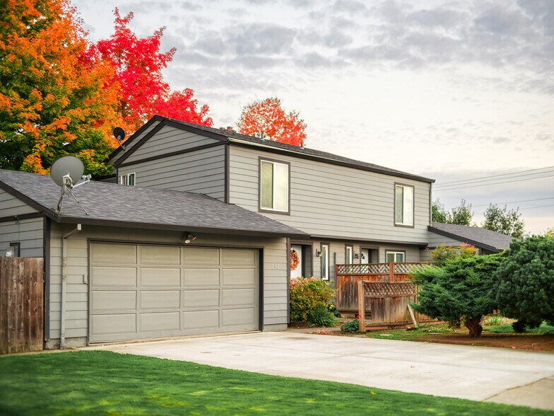 More Photos Of 582 S Maple St, Canby Apartments For Sale