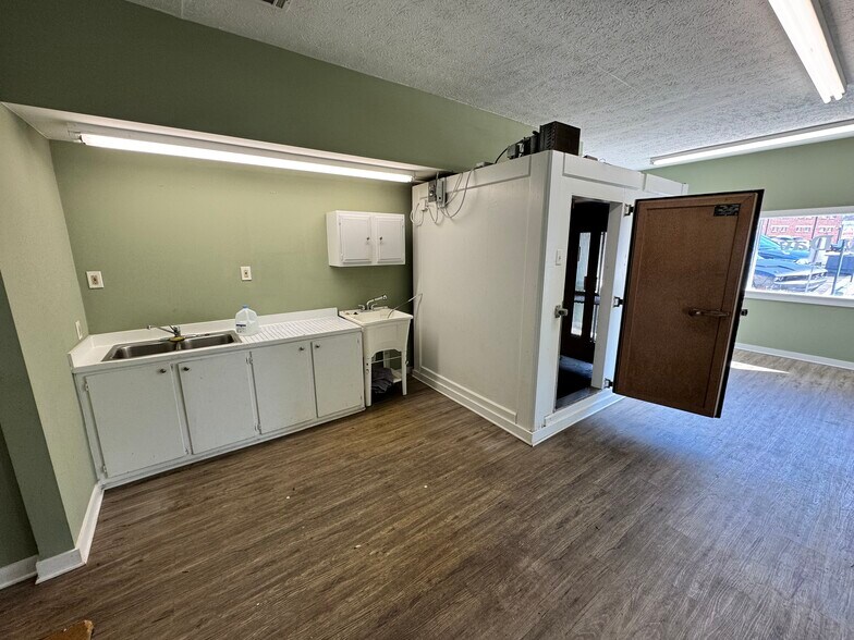 More Photos Of 8 N Clarendon Ave, Avondale Estates Freestanding For Lease