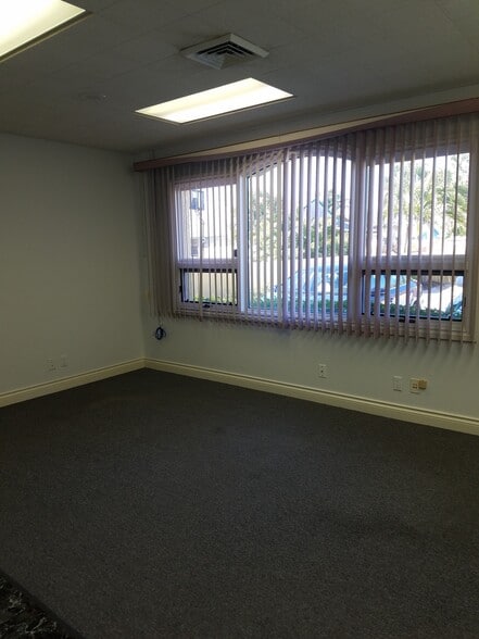 More Photos Of 461-481 E Hillsboro Blvd, Deerfield Beach Office For Lease