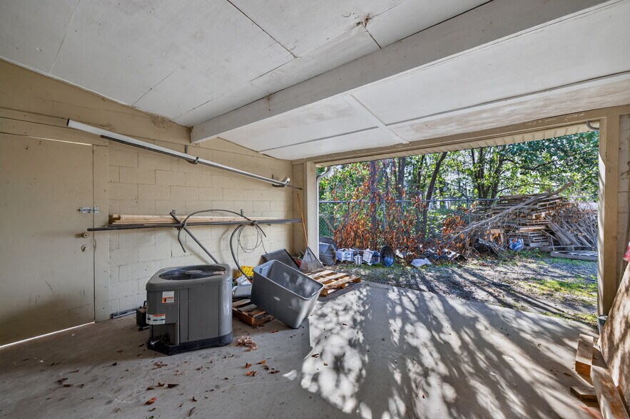 More Photos Of 4109 Robinson St, Covington Freestanding For Sale