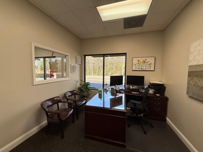More Photos Of 1905-1909 Bragg Blvd, Fayetteville Office For Lease