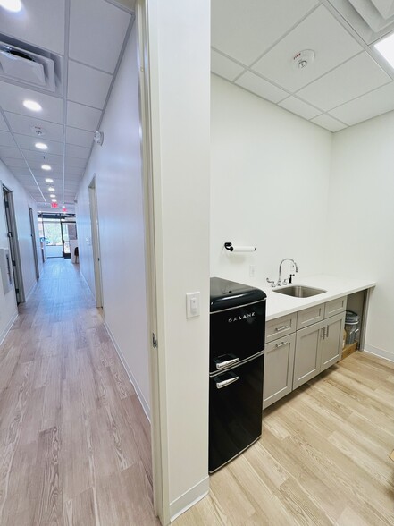 More Photos Of 17050 N Thompson Peak Pky, Scottsdale Storefront For Lease