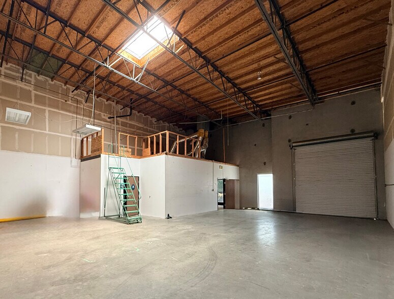 More Photos Of 925 Poinsettia Ave, Vista Manufacturing For Sale