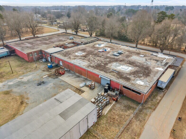 More Photos Of 312 W Luther Ave, Liberty Manufacturing For Sale