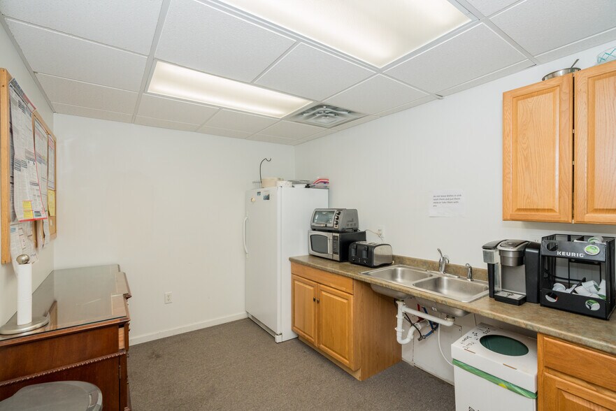 More Photos Of 1252 Saratoga Rd, Ballston Spa Light Distribution For Sale