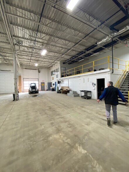 More Photos Of 9840 S 27th St, Oak Creek Industrial For Sale