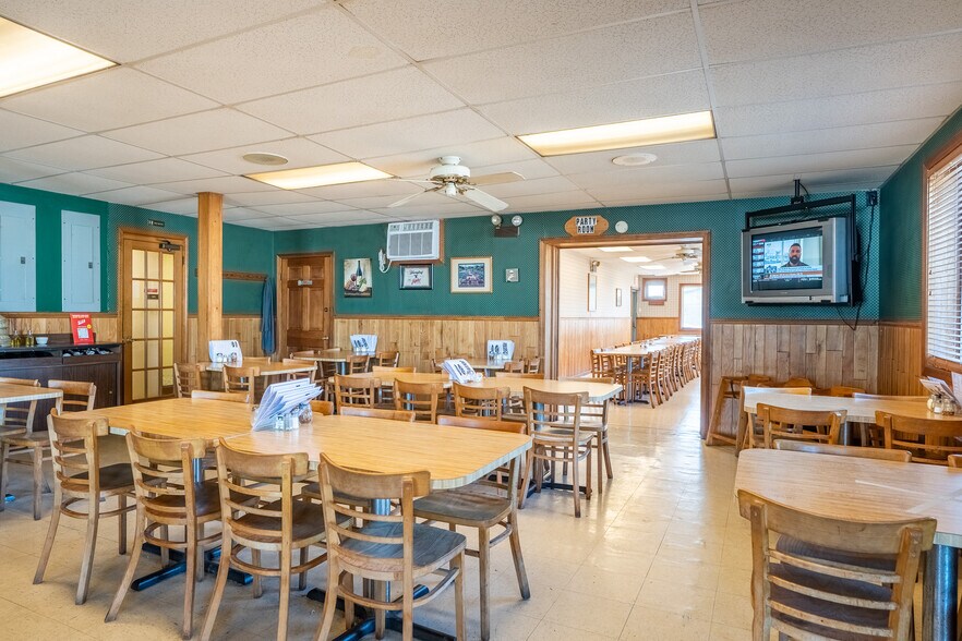 More Photos Of 255 S Main St, East Windsor Restaurant For Sale