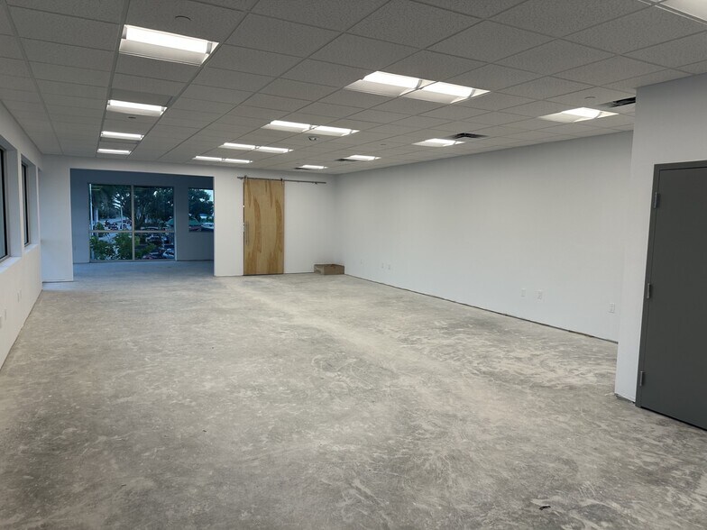 More Photos Of 4460 N Federal Hwy, Lighthouse Point Restaurant For Sale