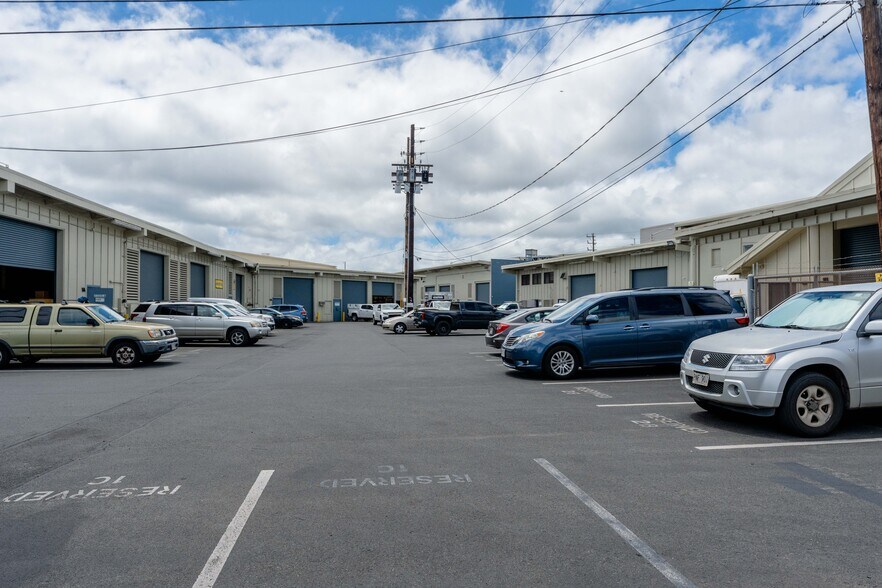 More Photos Of 2290 Alahao Pl, Honolulu Unknown For Lease