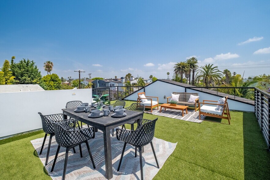 More Photos Of 337 6th Ave, Venice Apartments For Sale