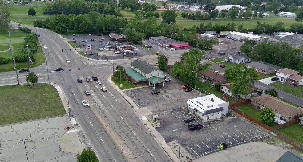 More Photos Of 105 N Parkway Dr, Pekin Office For Lease