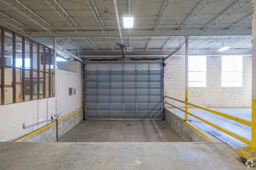 More Photos Of 88-92 Sunshine Rd, Kansas City Distribution For Lease