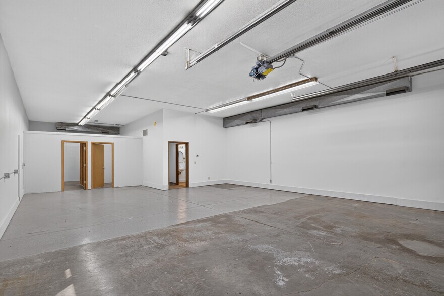 More Photos Of 908 N 4th St, Ames Warehouse For Lease