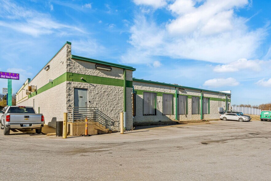 More Photos Of 4631 N Saint Peters Parkway, Saint Charles Flex For Sale